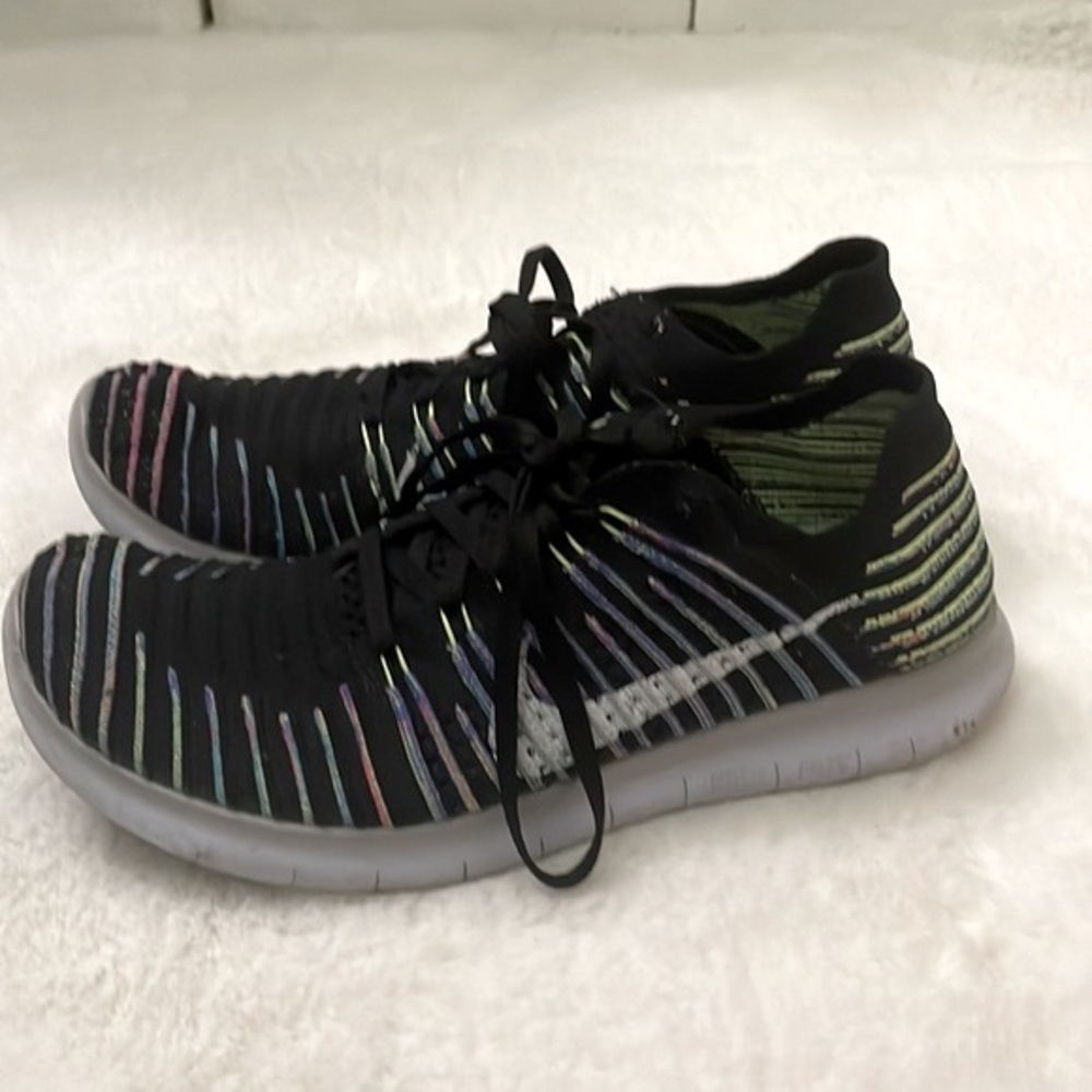 Nike Flyknit Free Run Sneakers